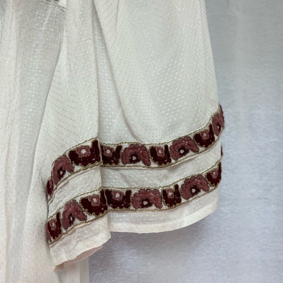 Wendy Embroidered Blouse - Picture 6 of 9
